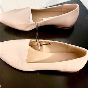 NWT- Banana Republic nude color flats in 8.5